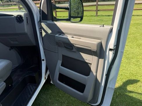 Used 2022 Ford E-350 and Econoline 350 Super Duty RWD image 18