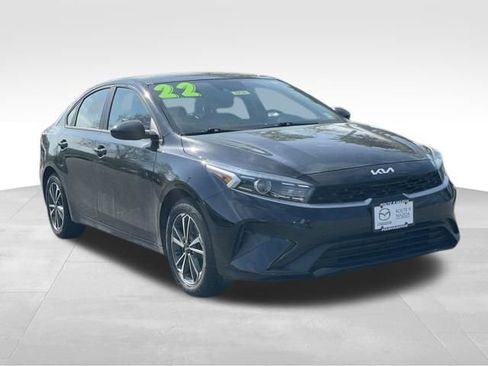 Used 2022 Kia Forte LXS FWD image 3