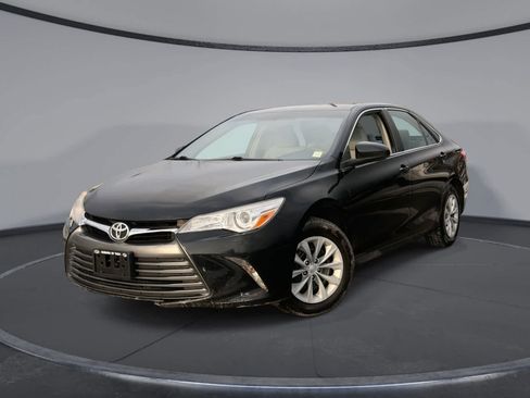 Used 2017 Toyota Camry LE image 1