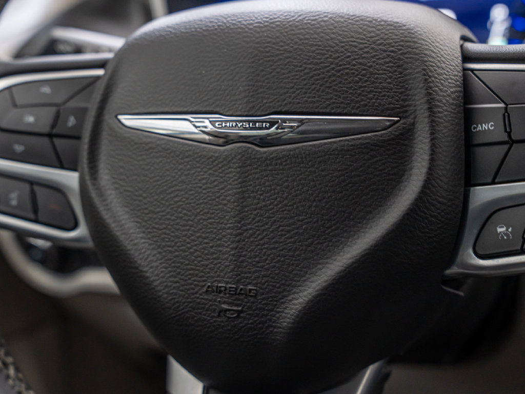 Used 2022 Chrysler Pacifica Touring-L FWD image 29