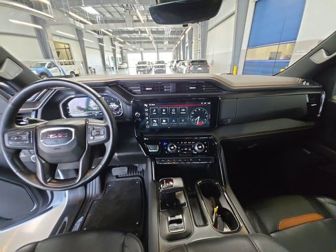 Certified 2025 GMC Sierra 1500 AT4 w/ Technology Package AWD/4WD image 21