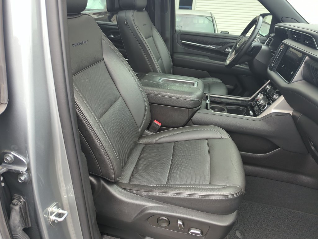 Used 2023 GMC Yukon XL Denali AWD/4WD image 40