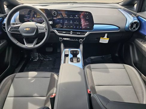 New 2026 Chevrolet Equinox EV LT AWD/4WD image 18