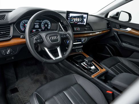 Used 2024 Audi Q5 2.0T Premium Plus w/ Premium Plus Package AWD/4WD image 8