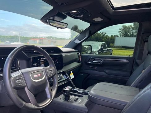 Used 2025 GMC Sierra 1500 AT4 w/ AT4 Premium Package AWD/4WD image 13
