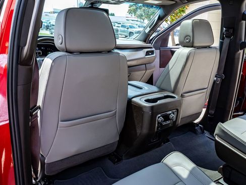 Used 2022 GMC Yukon SLT w/ SLT Premium Package RWD image 34