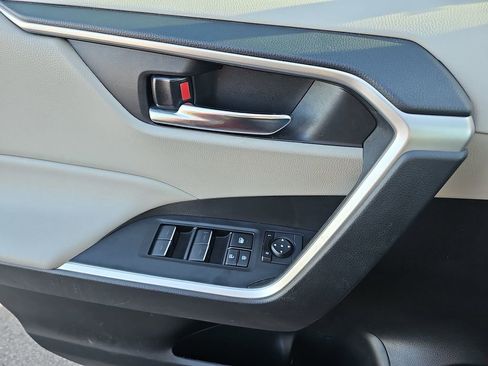 Used 2024 Toyota RAV4 XLE Premium image 33