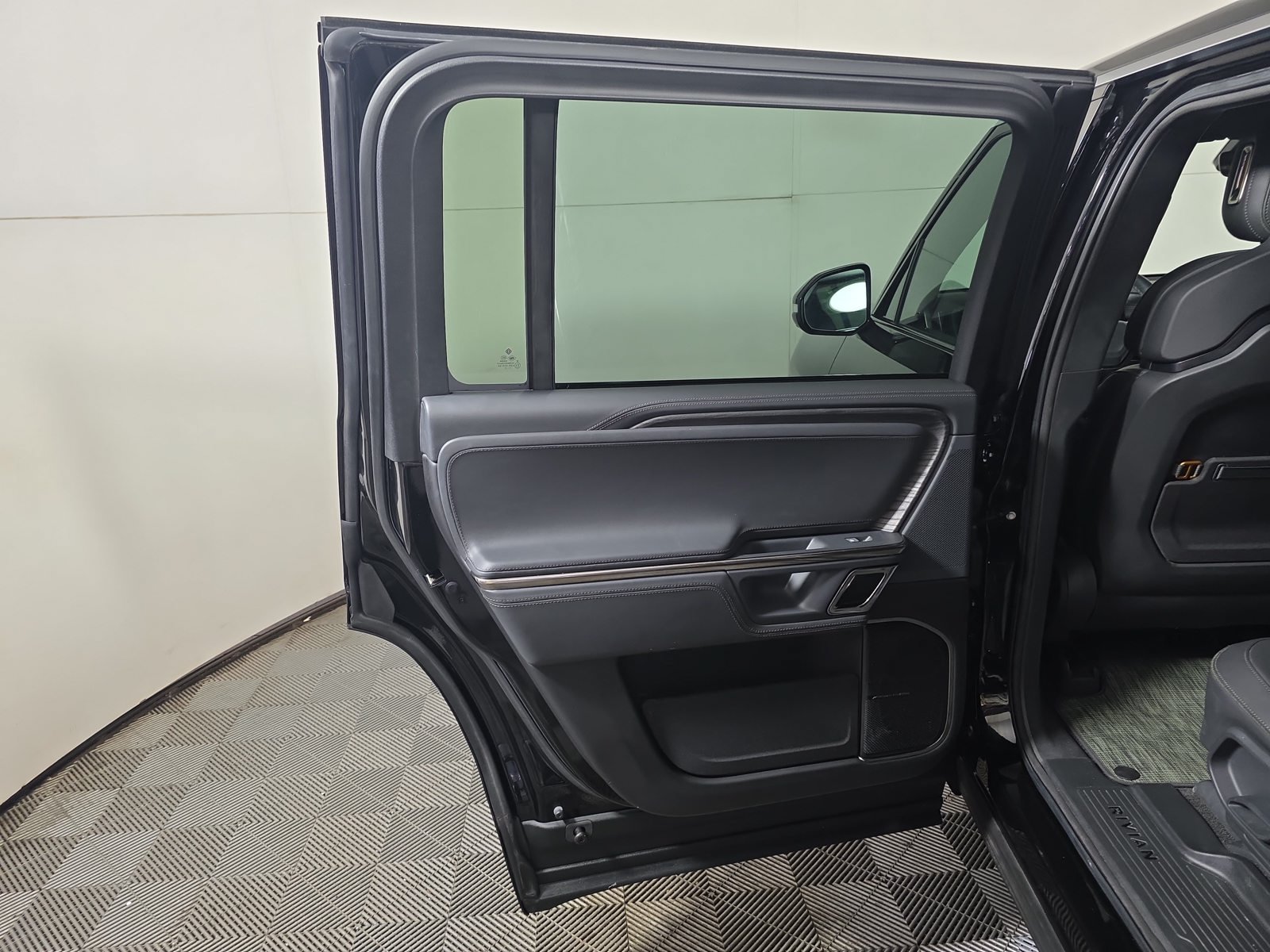 Used 2022 Rivian R1S Launch Edition Quad AWD/4WD image 17