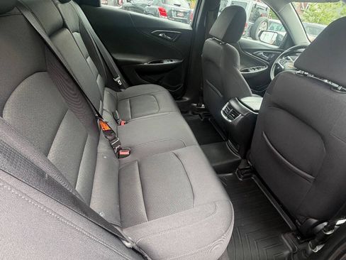 Used 2017 Chevrolet Malibu LT FWD image 32