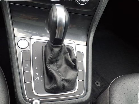 Used 2020 Volkswagen Golf 4-Door image 19