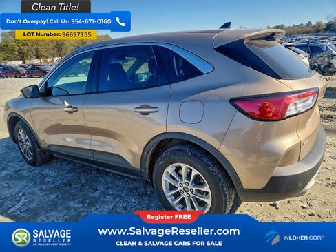 Used 2021 Ford Escape SE image 3