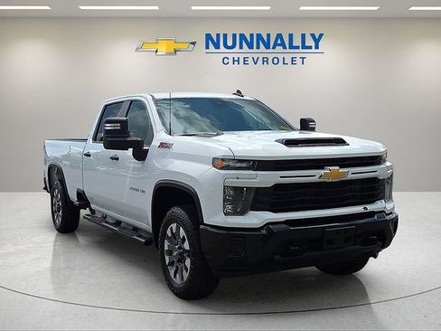 Used 2025 Chevrolet Silverado 2500 Custom w/ Custom Value Package AWD/4WD image 7