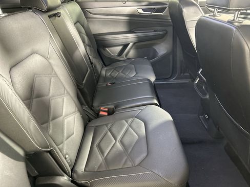 Used 2024 Volkswagen Atlas Cross Sport SE image 24