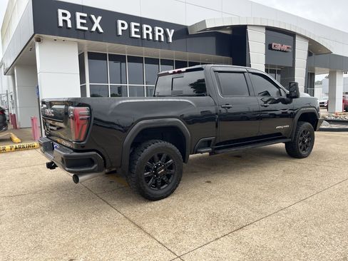 Used 2024 GMC Sierra 2500 AT4 w/ AT4 Preferred Package AWD/4WD image 3