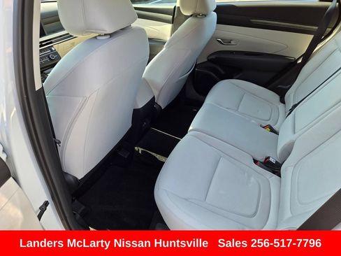 Used 2025 Hyundai Tucson SE FWD image 14