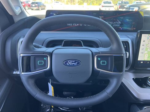 New 2026 Ford Expedition Active image 9