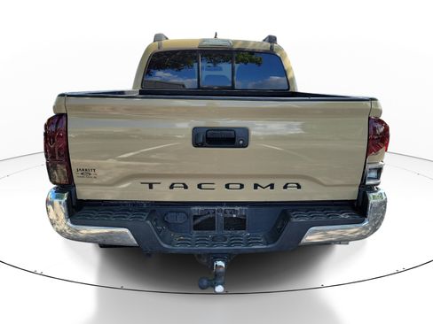 Used 2017 Toyota Tacoma SR5 w/ Tow Package RWD image 5