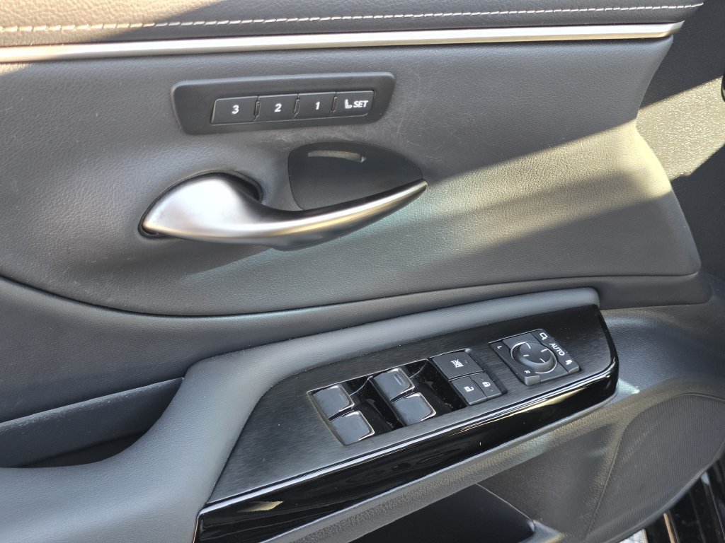 Certified 2023 Lexus ES 300h w/ Accessory Package (Z2) FWD image 28