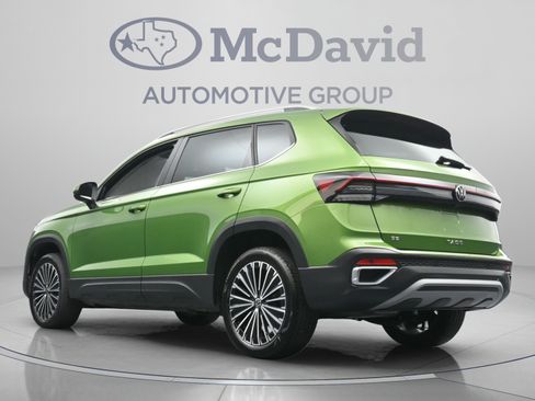 Used 2025 Volkswagen Taos SE FWD image 28