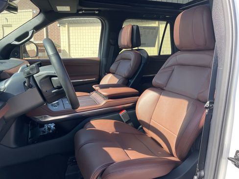 New 2026 Lincoln Navigator Reserve AWD/4WD image 12