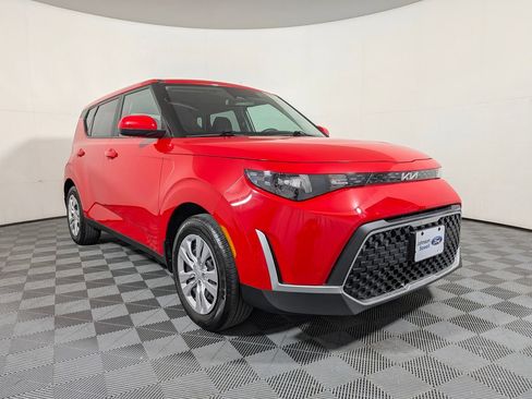 Used 2024 Kia Soul LX FWD image 1