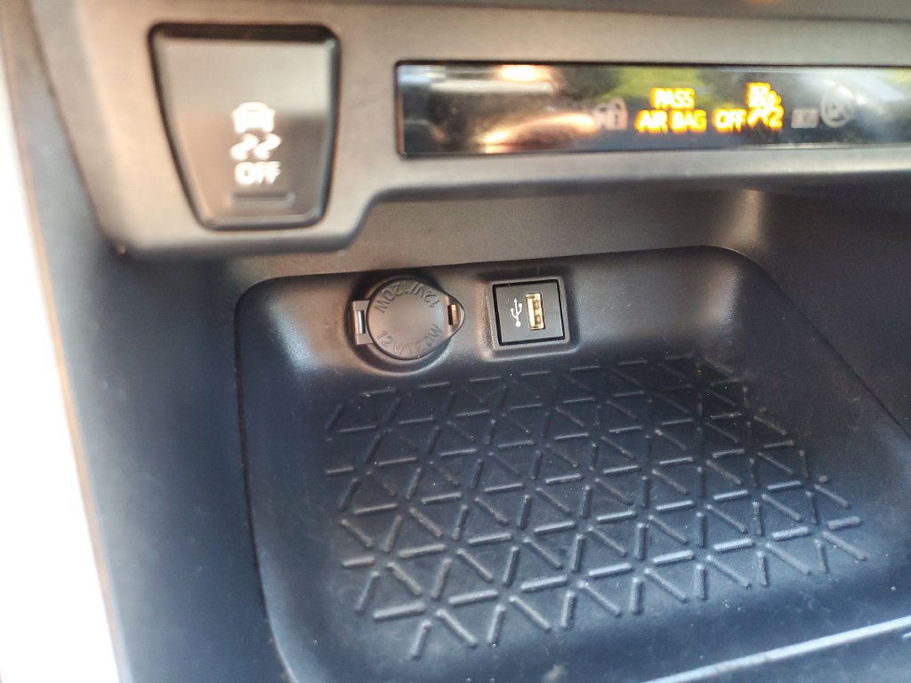 Used 2024 Toyota RAV4 XLE AWD/4WD image 23
