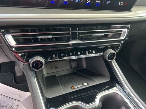 New 2026 Chevrolet Traverse LT w/ Sun and Wheel Package FWD image 26