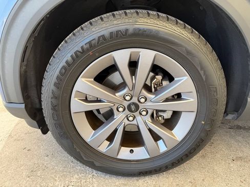 Used 2021 Ford Explorer XLT w/ Equipment Group 202A AWD/4WD image 11