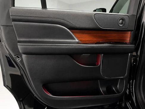 Used 2019 Lincoln Navigator L Reserve w/ Cargo Package AWD/4WD image 16
