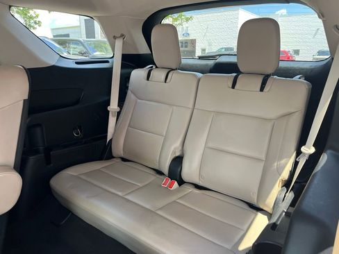 Used 2022 Ford Explorer XLT w/ Equipment Group 202A AWD/4WD image 17