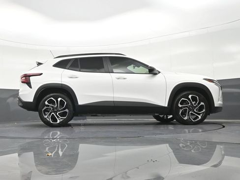 Used 2025 Chevrolet Trax RS w/ Sunroof Package FWD image 31
