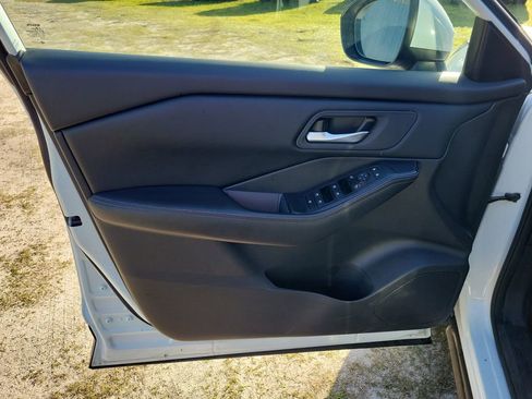 Used 2024 Nissan Rogue SV image 12