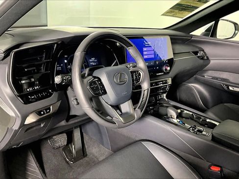 Used 2025 Lexus RX 350h image 16