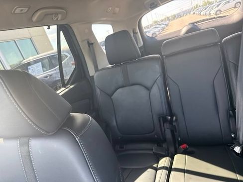Used 2025 Honda Pilot Touring image 8
