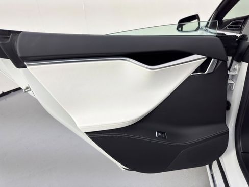 Used 2017 Tesla Model S 90D image 39