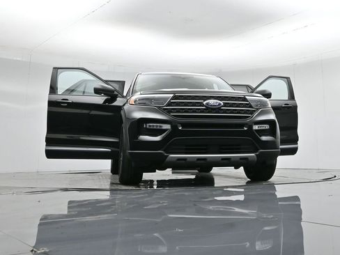 Certified 2022 Ford Explorer XLT w/ Equipment Group 202A image 52