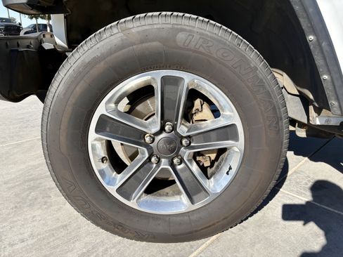 Certified 2023 Jeep Wrangler Sahara image 9