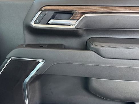 Used 2025 Chevrolet Silverado 2500 LT w/ Convenience Package image 26