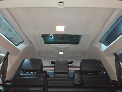 Used 2004 Land Rover Discovery S image 65