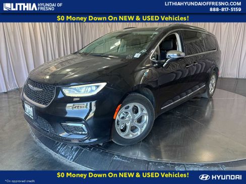 Used 2021 Chrysler Pacifica Limited w/ Uconnect Theater Family Group FWD image 1