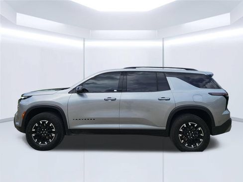 Used 2025 Chevrolet Traverse Z71 w/ LPO, Floor Liner Package AWD/4WD image 8