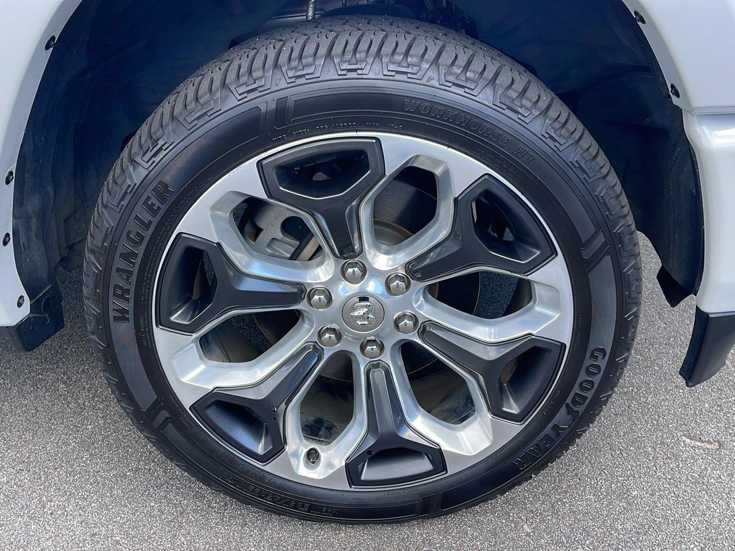 Used 2024 RAM 1500 Limited AWD/4WD image 9
