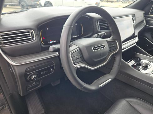 Used 2024 Jeep Wagoneer Series II w/ Flexible Seating Group AWD/4WD image 10