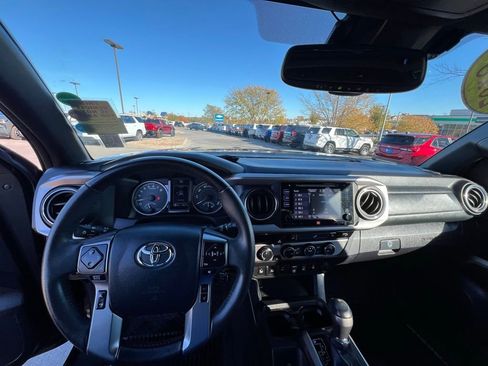 Used 2018 Toyota Tacoma Limited image 38