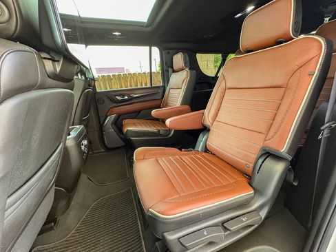 Used 2023 GMC Yukon XL Denali Ultimate AWD/4WD image 32