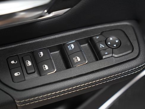 New 2026 RAM 1500 Laramie AWD/4WD image 16