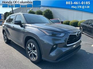 Used 2023 Toyota Highlander XLE FWD video 1