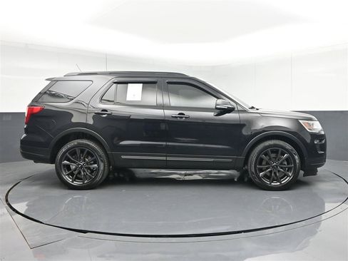 Used 2019 Ford Explorer XLT w/ Equipment Group 202A AWD/4WD image 4
