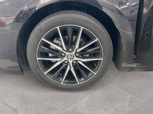 Used 2024 Toyota Camry SE image 14