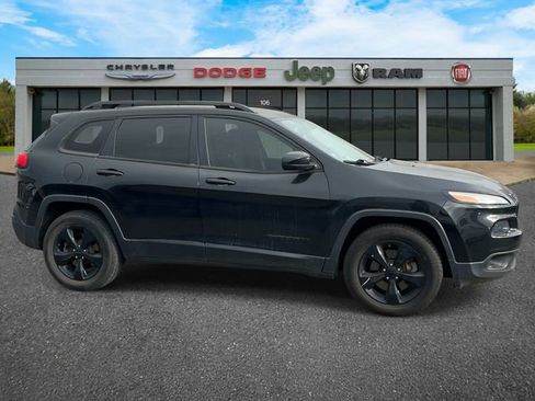 Used 2015 Jeep Cherokee Latitude w/ Cold Weather Group image 2